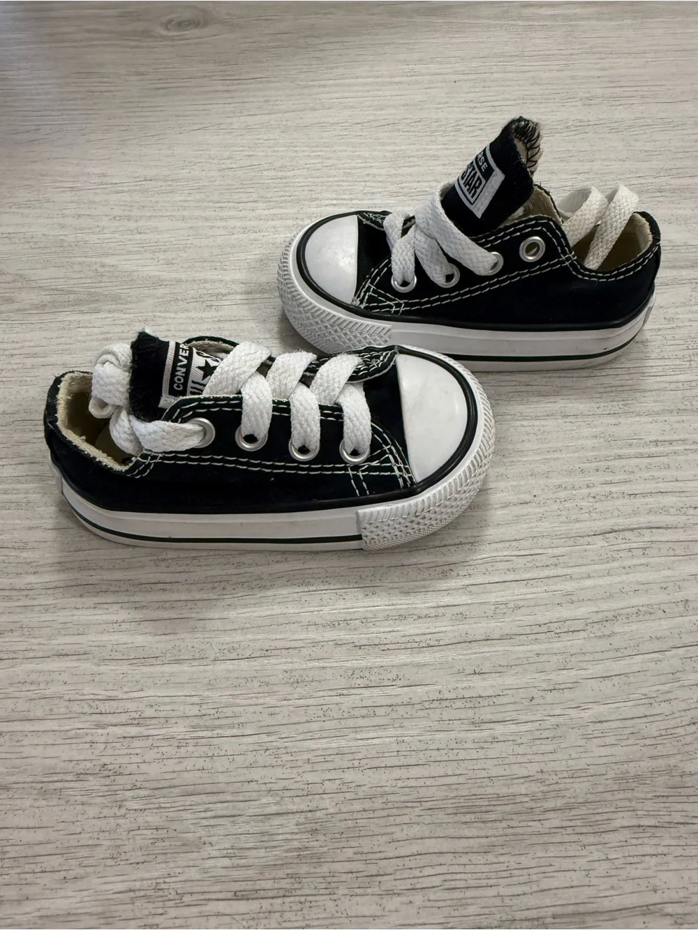 Converse infant Black and White Low Top Sneakers